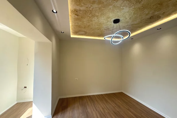Shtepi ne shitje Apartament ne Tirane, 1+1, Mobilimi Bosh, pa mobiluar, Pagesa 139,999  Euro.