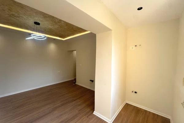 Shtepi ne shitje Apartament ne Tirane, 1+1, Mobilimi Bosh, pa mobiluar, Pagesa 139,999  Euro.