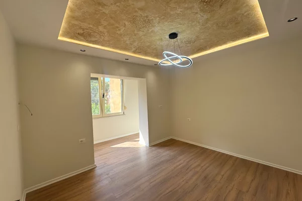 Shtepi ne shitje Apartament ne Tirane, 1+1, Mobilimi Bosh, pa mobiluar, Pagesa 139,999  Euro.