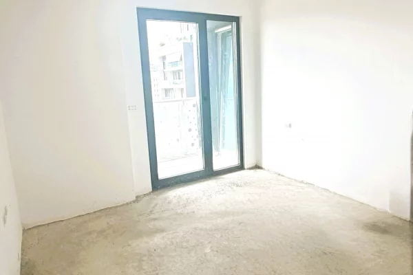 Shtepi ne shitje Apartament ne Tirane, 1+1, Mobilimi Bosh, pa mobiluar, Pagesa 189,999  Euro.