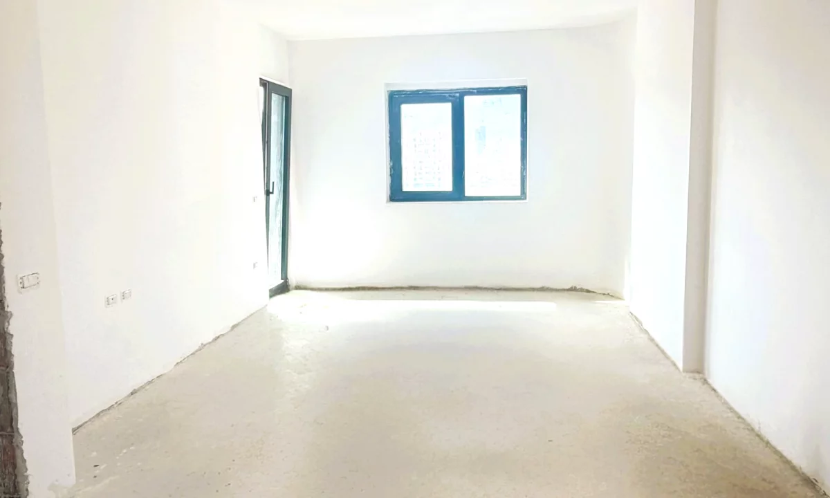 Shtepi ne shitje Apartament ne Tirane, 1+1, Mobilimi Bosh, pa mobiluar, Pagesa 189,999  Euro.
