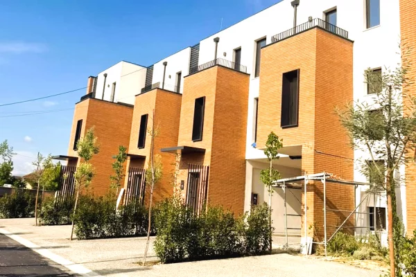 Shtepi ne shitje Duplex(shtepi me 2 kate) ne Tirane, 3+1, Mobilimi Bosh, pa mobiluar, Pagesa 600,000  Euro.
