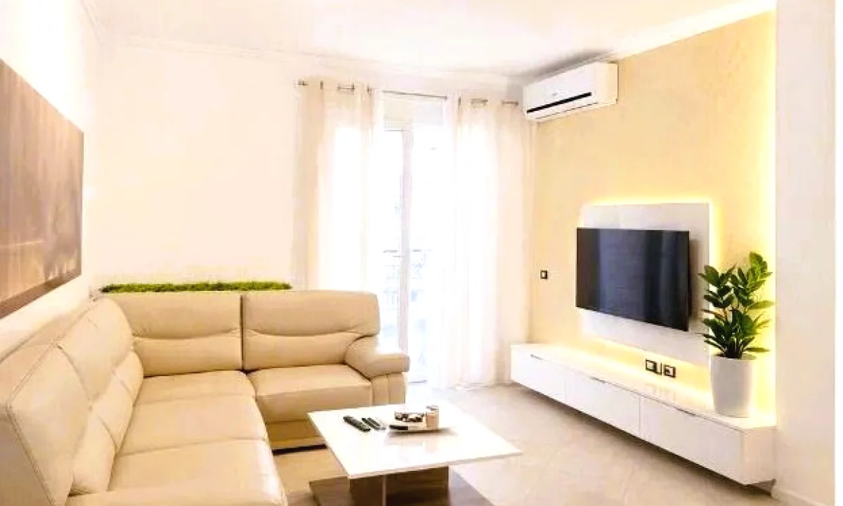 Shtepi ne shitje Apartament ne Tirane, 2+1, Mobilimi E mobiluar, Pagesa 196,000  Euro.