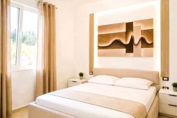 Shtepi ne shitje Apartament ne Tirane, 2+1, Mobilimi E mobiluar, Pagesa 196,000  Euro.