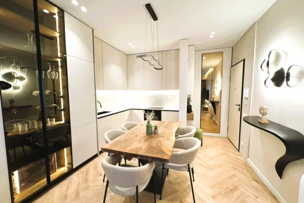 Shtepi ne shitje Apartament ne Tirane, 2+1, Mobilimi E mobiluar, Pagesa 410,000  Euro.