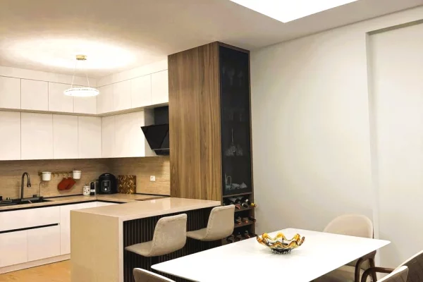 Shtepi ne shitje Apartament ne Tirane, 2+1, Mobilimi E mobiluar, Pagesa 320,000  Euro.