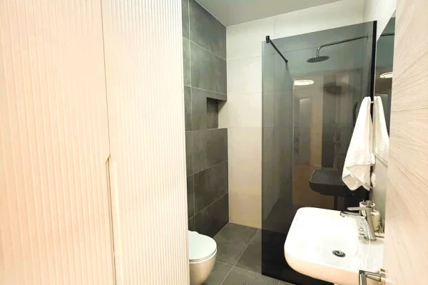 Shtepi ne shitje Apartament ne Tirane, 2+1, Mobilimi E mobiluar, Pagesa 320,000  Euro.