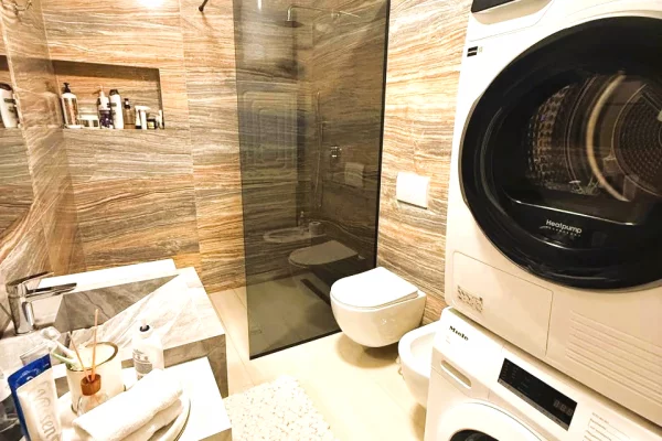 Shtepi ne shitje Apartament ne Tirane, 2+1, Mobilimi E mobiluar, Pagesa 320,000  Euro.