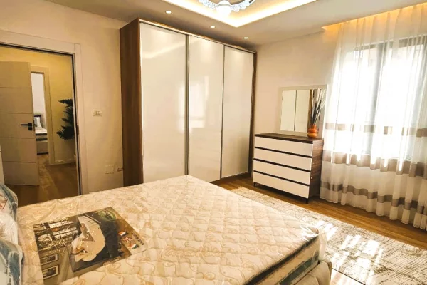 Shtepi ne shitje Apartament ne Tirane, 2+1, Mobilimi E mobiluar, Pagesa 23,500,000  Leke.