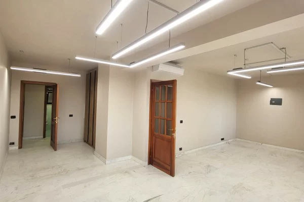 Ambient biznesi me qera 3+1 ne Tirane - 180,000 Leke