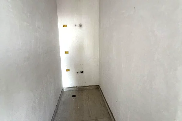 Shtepi ne shitje Apartament ne Tirane, 3+1, Mobilimi Bosh, pa mobiluar, Pagesa 204,500  Euro.
