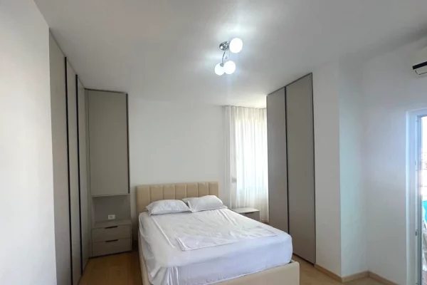 Shtepi me qera Apartament ne Tirane, 2+1, Mobilimi E mobiluar, Pagesa 1,000  Euro.