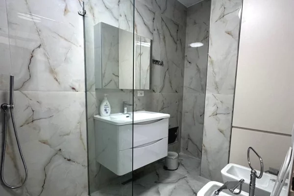Shtepi me qera Apartament ne Tirane, 2+1, Mobilimi E mobiluar, Pagesa 1,000  Euro.