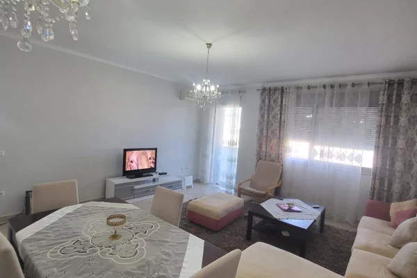 Shtepi ne shitje Apartament ne Tirane, 3+1, Mobilimi E mobiluar, Pagesa 27,500,000  Leke.