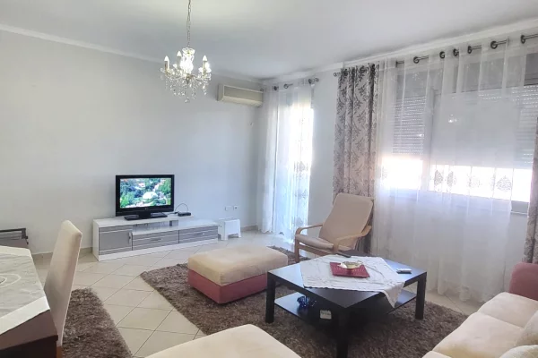 Shtepi ne shitje Apartament ne Tirane, 3+1, Mobilimi E mobiluar, Pagesa 27,500,000  Leke.