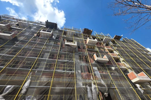 Shtepi ne shitje Apartament ne Tirane, 1+1, Mobilimi Bosh, pa mobiluar, Pagesa 52,800  Euro.