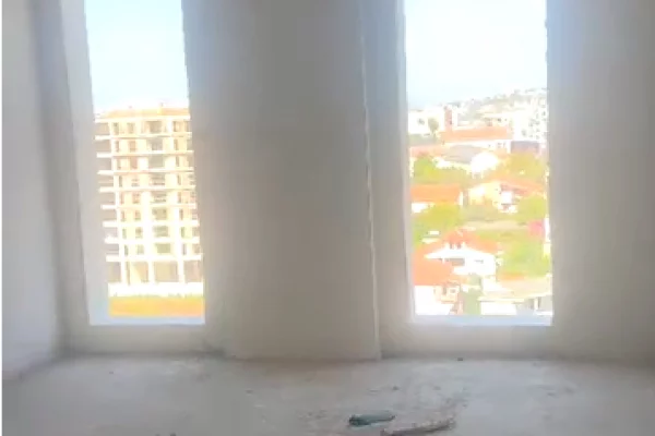 Shtepi ne shitje Apartament ne Tirane, 1+1, Mobilimi Bosh, pa mobiluar, Pagesa 155,500  Euro.