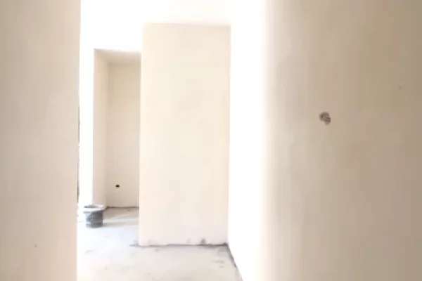 Shtepi ne shitje Apartament ne Tirane, 1+1, Mobilimi Bosh, pa mobiluar, Pagesa 155,500  Euro.