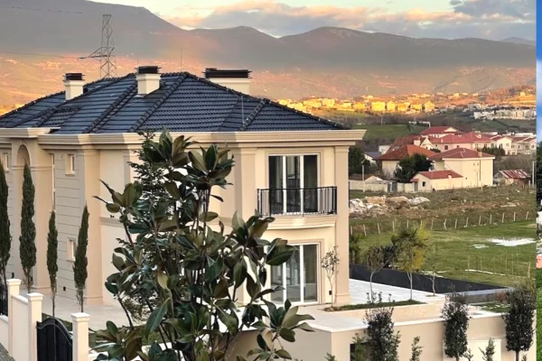 Shtepi ne shitje 7+1 ne Tirane - 270,000,000 Leke