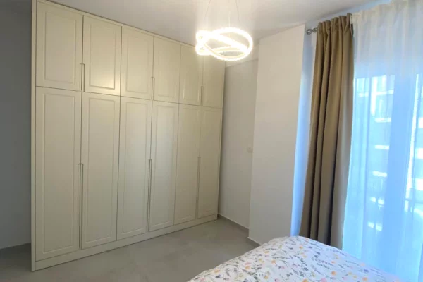Shtepi me qera Apartament ne Tirane, 2+1, Mobilimi E mobiluar, Pagesa 85,000  Leke.