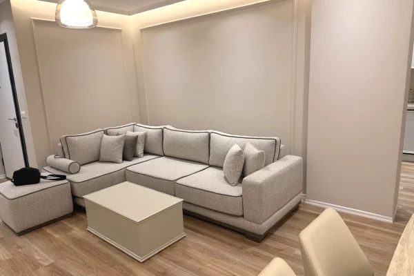 Shtepi me qera Apartament ne Tirane, 2+1, Mobilimi E mobiluar, Pagesa 90,000  Leke.