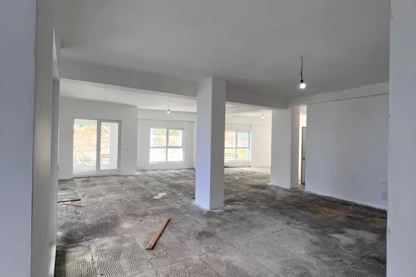 🏢 Ambient 200 m2 me qira – Ali Dem, tek Kadiu