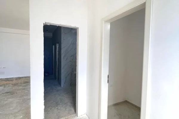 🏢 Ambient 200 m2 me qira – Ali Dem, tek Kadiu