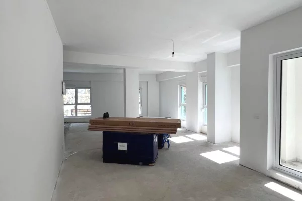 🏢 Ambient 200 m2 me qira – Ali Dem, tek Kadiu