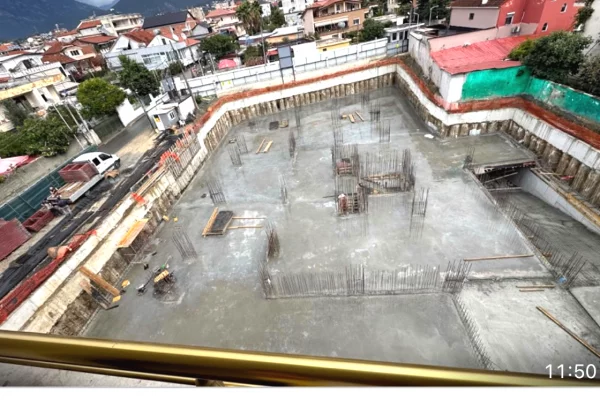 Shtepi ne shitje Apartament ne Tirane, 2+1, Mobilimi Bosh, pa mobiluar, Pagesa 199,900  Euro.