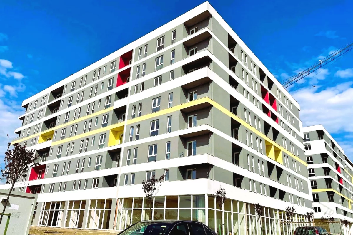 Shtepi ne shitje Apartament ne Tirane, 1+1, Mobilimi Bosh, pa mobiluar, Pagesa 93,300  Euro.
