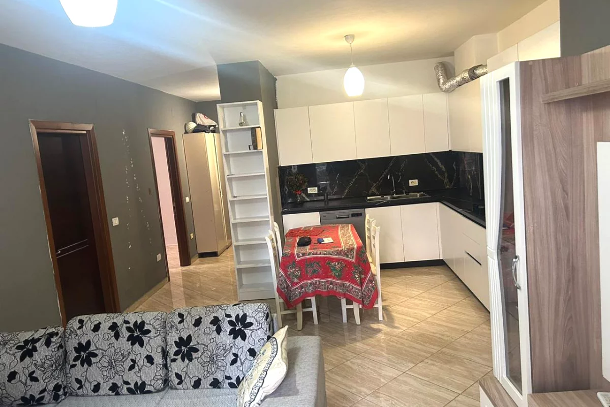 Shtepi ne shitje Apartament ne Tirane, 2+1, Mobilimi E mobiluar, Pagesa 17,300,000  Leke.