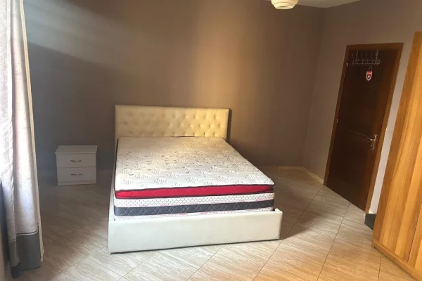 Shtepi ne shitje Apartament ne Tirane, 2+1, Mobilimi E mobiluar, Pagesa 17,300,000  Leke.