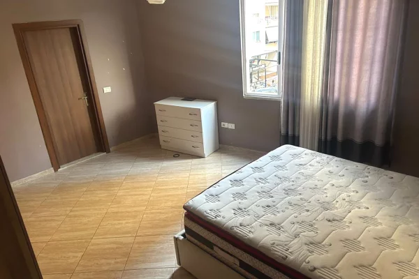 Shtepi ne shitje Apartament ne Tirane, 2+1, Mobilimi E mobiluar, Pagesa 17,300,000  Leke.