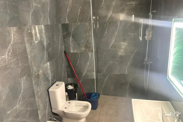 Shtepi ne shitje Apartament ne Tirane, 2+1, Mobilimi E mobiluar, Pagesa 17,300,000  Leke.