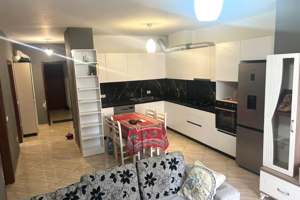 Shtepi ne shitje Apartament ne Tirane, 2+1, Mobilimi E mobiluar, Pagesa 17,300,000  Leke.