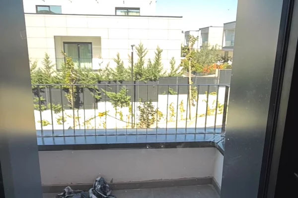 Shtepi ne shitje Vila Luksoze ne Tirane, 3+1, Mobilimi Bosh, pa mobiluar, Pagesa 630,000  Euro.
