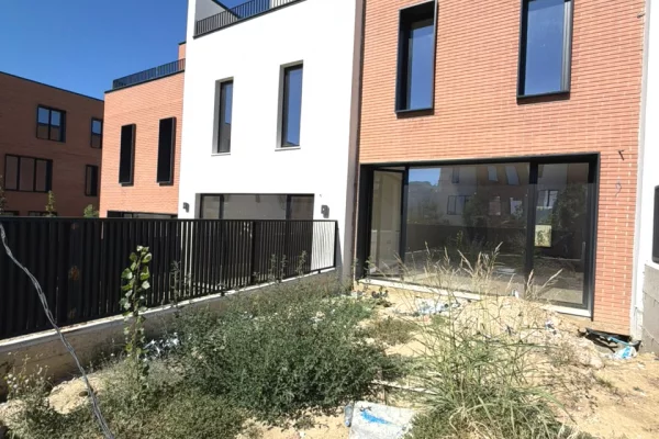 🏘️Vilë per shitje me oborr & parkim te Piccadilly Residence,TEG🔥