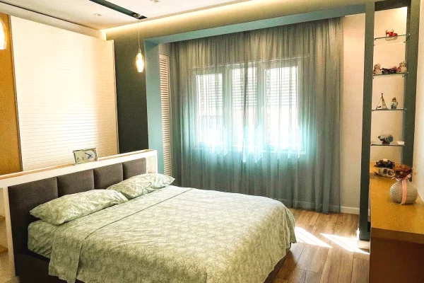 Shtepi me qera Apartament ne Tirane, 3+1, Mobilimi E mobiluar, Pagesa 130,000  Leke.