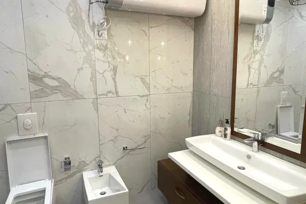 Shtepi me qera Apartament ne Tirane, 3+1, Mobilimi E mobiluar, Pagesa 130,000  Leke.