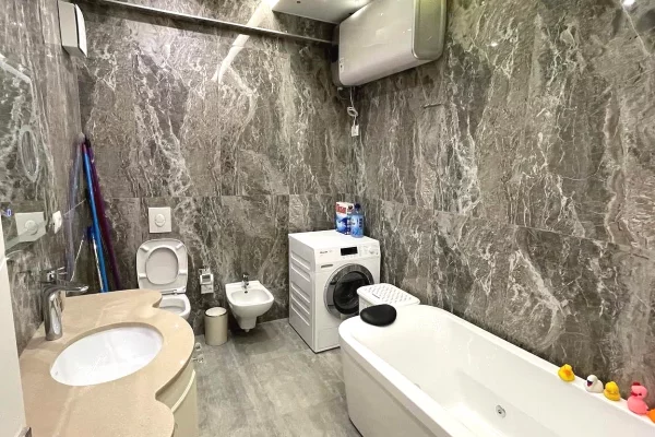 Shtepi me qera Apartament ne Tirane, 3+1, Mobilimi E mobiluar, Pagesa 130,000  Leke.