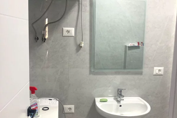 Shtepi me qera Apartament ne Tirane, 2+1, Mobilimi E mobiluar, Pagesa 750  Euro.
