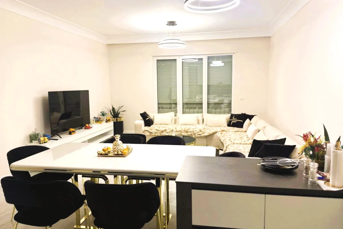 Shtepi ne shitje Apartament ne Tirane, 2+1, Mobilimi E mobiluar, Pagesa 370,000  Euro.