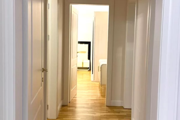 Shtepi ne shitje Apartament ne Tirane, 2+1, Mobilimi E mobiluar, Pagesa 370,000  Euro.