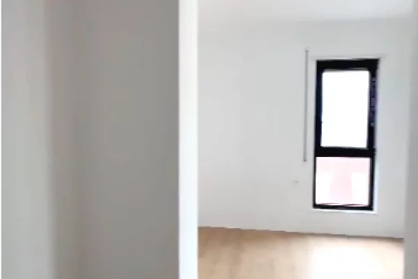 Shtepi ne shitje Apartament ne Tirane, 3+1, Mobilimi Bosh, pa mobiluar, Pagesa 403,800  Euro.