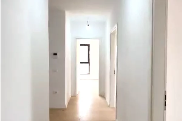 Shtepi ne shitje Apartament ne Tirane, 3+1, Mobilimi Bosh, pa mobiluar, Pagesa 403,800  Euro.