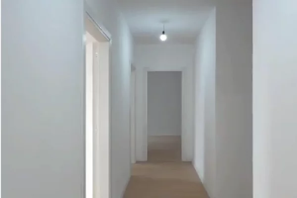 Shtepi ne shitje Apartament ne Tirane, 3+1, Mobilimi Bosh, pa mobiluar, Pagesa 403,800  Euro.