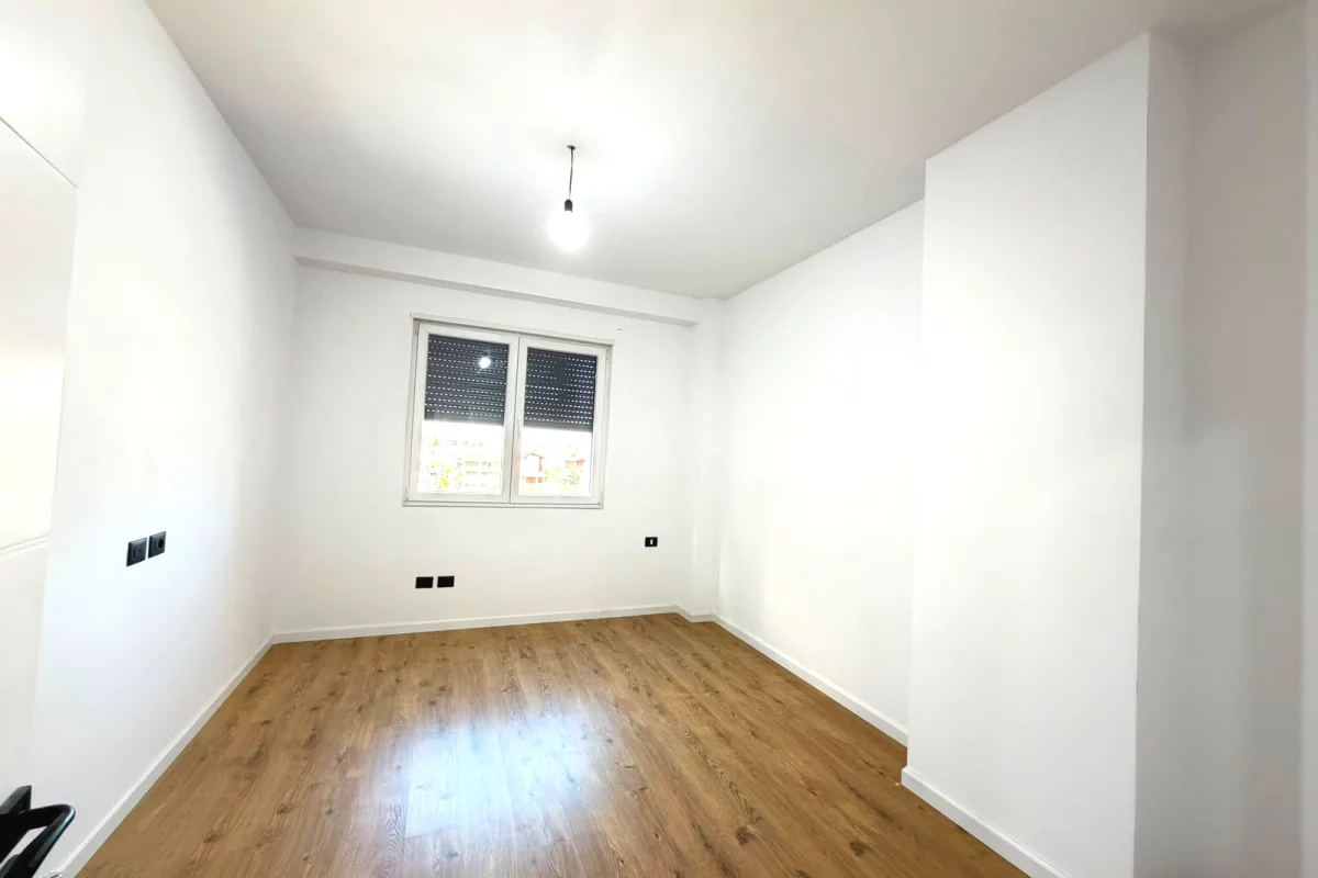Shtepi ne shitje Apartament ne Tirane, 2+1, Mobilimi Bosh, pa mobiluar, Pagesa 13,500,000  Leke.