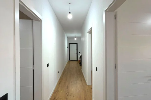 Shtepi ne shitje Apartament ne Tirane, 2+1, Mobilimi Bosh, pa mobiluar, Pagesa 13,500,000  Leke.