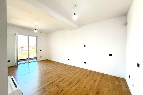 Shtepi ne shitje Apartament ne Tirane, 2+1, Mobilimi Bosh, pa mobiluar, Pagesa 13,500,000  Leke.