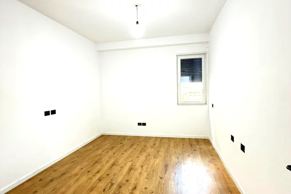Shtepi ne shitje Apartament ne Tirane, 2+1, Mobilimi Bosh, pa mobiluar, Pagesa 13,500,000  Leke.